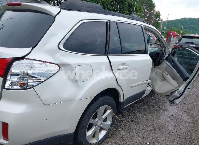 Photo 15 of 2014 Subaru Outback 2.5I PREMIUM (VIN 4S4BRCCCXE3255262)