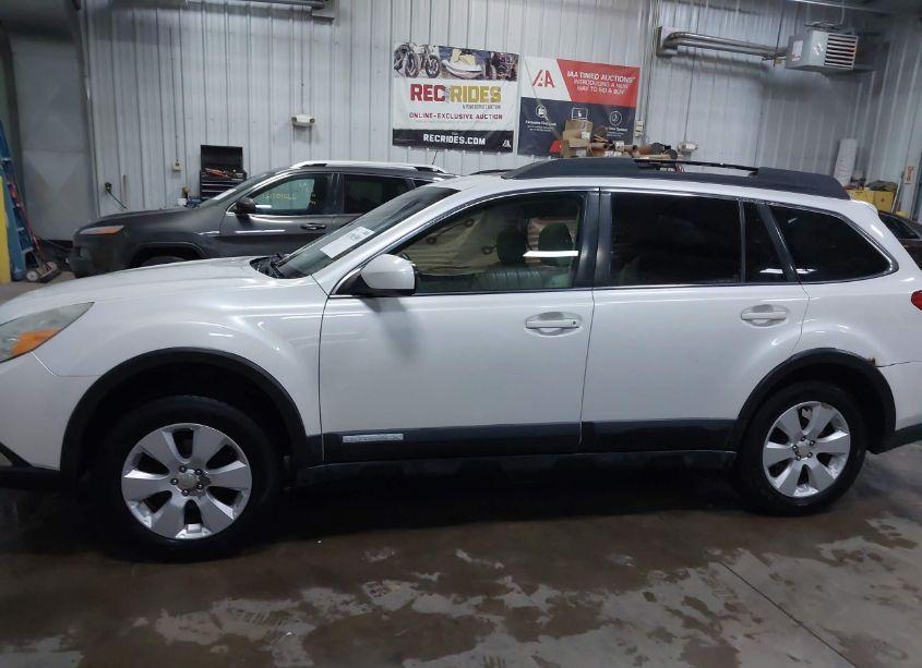 Photo 14 of 2010 Subaru Outback 2.5I PREMIUM (VIN 4S4BRCGC6A3328678)