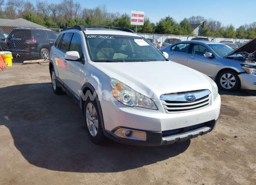 2010 Subaru Outback 2.5I PREMIUM (VIN 4S4BRCGCXA1349352) main photo