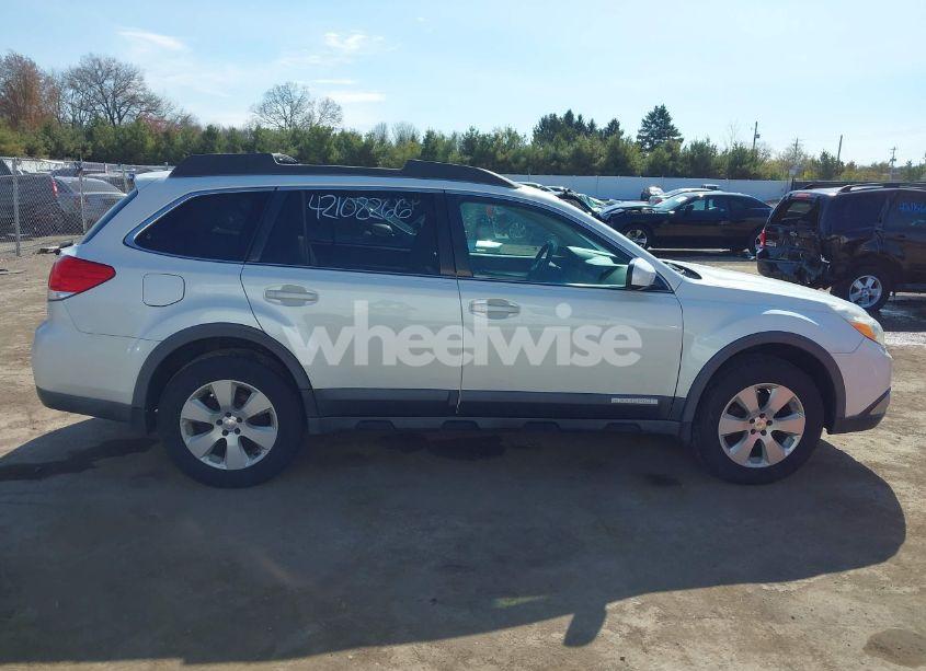 Photo 13 of 2010 Subaru Outback 2.5I PREMIUM (VIN 4S4BRCGCXA1349352)