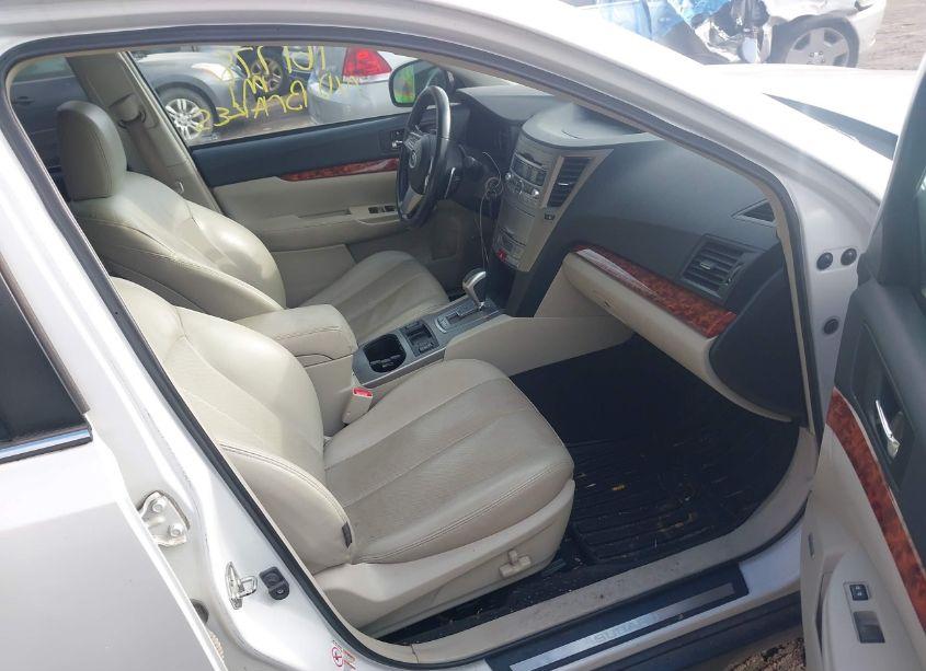 Photo 5 of 2011 Subaru Outback 2.5I LIMITED (VIN 4S4BRCJC3B3398066)