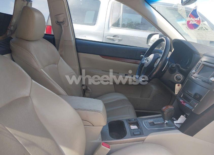 Photo 5 of 2014 Subaru Outback 2.5I LIMITED (VIN 4S4BRCLC4E3213475)