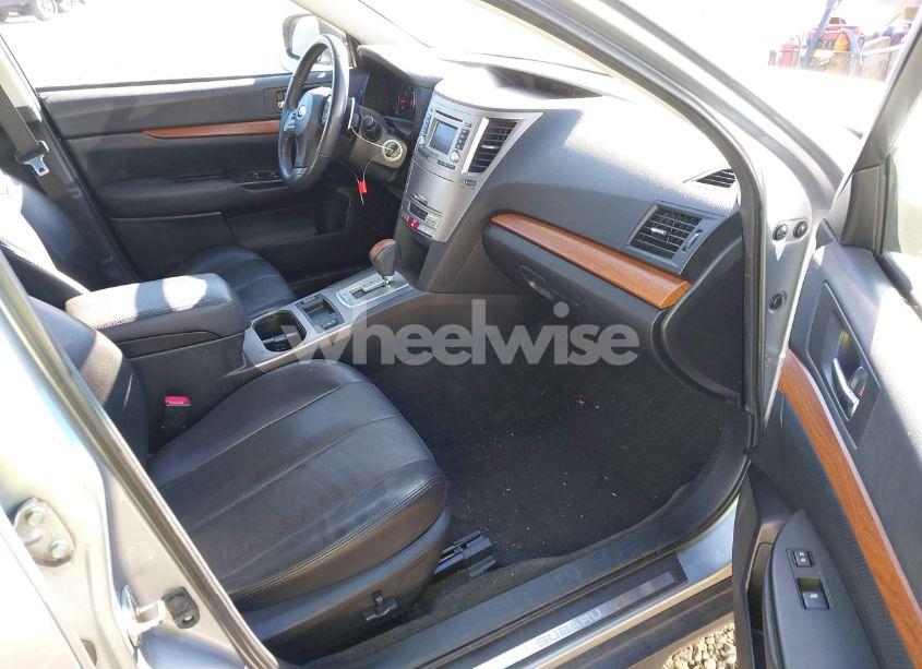 Photo 5 of 2014 Subaru Outback 2.5I LIMITED (VIN 4S4BRCLC7E3319774)