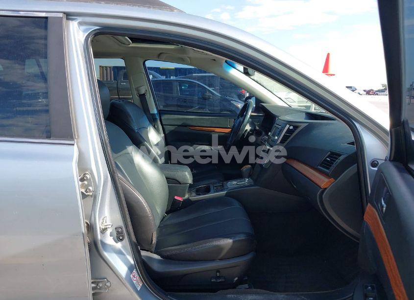 Photo 5 of 2014 Subaru Outback 2.5I LIMITED (VIN 4S4BRCLC8E3220039)