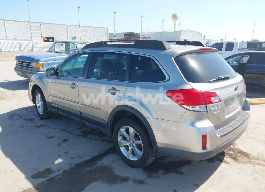 Photo 3 of 2014 Subaru Outback 2.5I LIMITED (VIN 4S4BRCLC8E3300070)