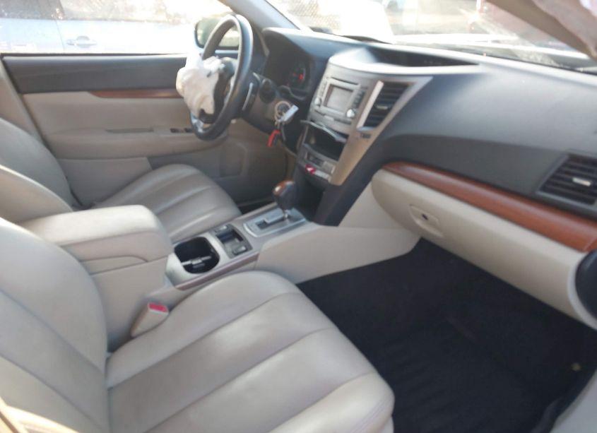 Photo 5 of 2014 Subaru Outback 2.5I LIMITED (VIN 4S4BRCLC9E3265944)