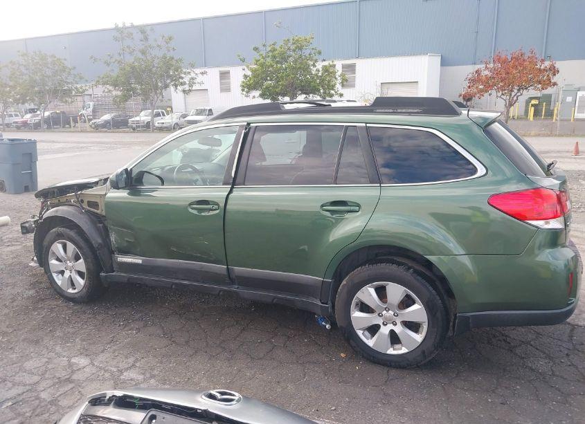 Photo 15 of 2010 Subaru Outback 2.5I LIMITED (VIN 4S4BRCLCXA3313381)