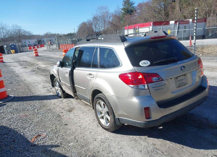 Photo 3 of 2014 Subaru Outback 2.5I LIMITED (VIN 4S4BRCLCXE3302368)