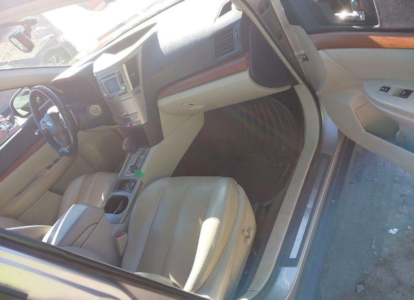 Photo 5 of 2014 Subaru Outback 2.5I LIMITED (VIN 4S4BRCLCXE3302368)