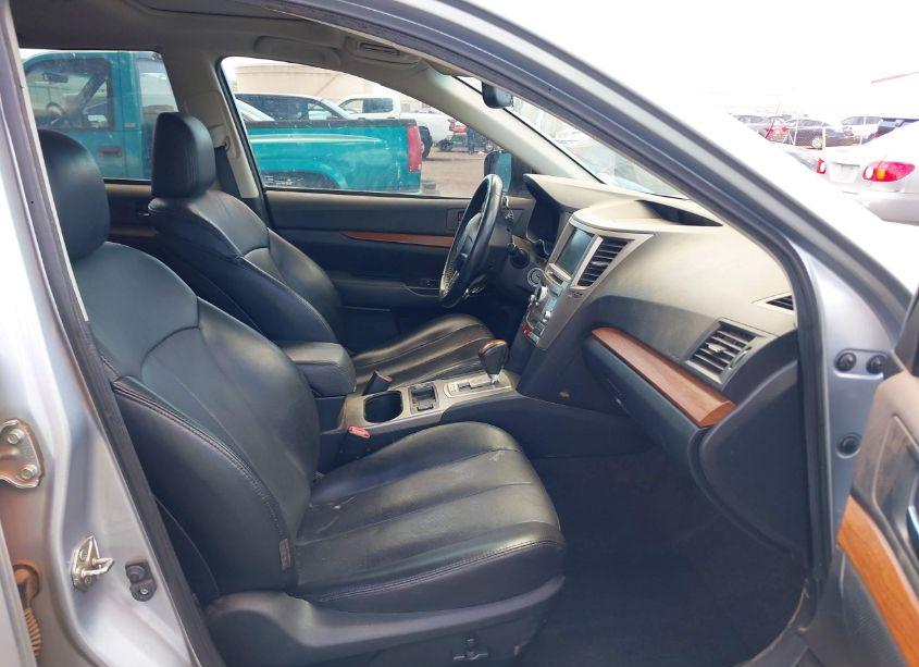 Photo 5 of 2014 Subaru Outback 2.5I LIMITED (VIN 4S4BRCNC4E3239314)