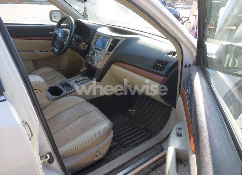 Photo 5 of 2014 Subaru Outback 2.5I LIMITED (VIN 4S4BRCNCXE3301122)