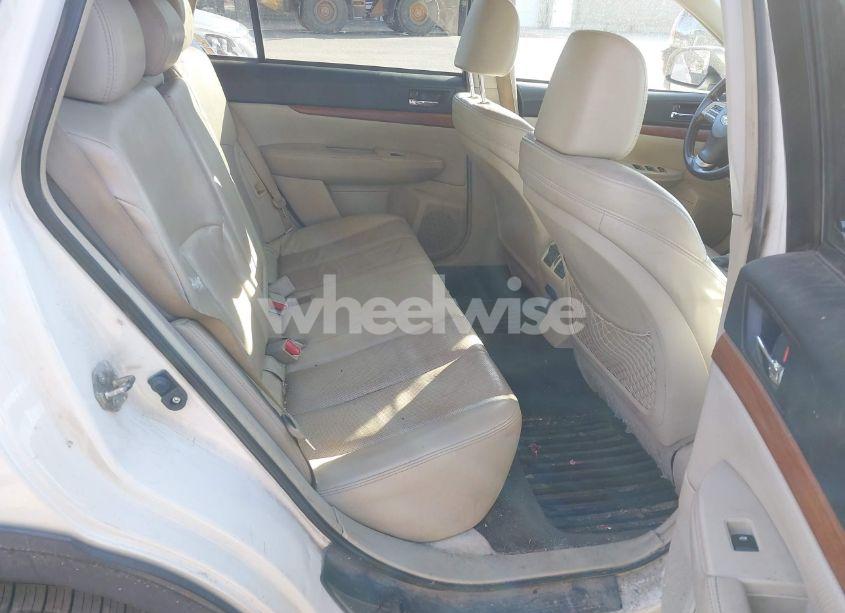 Photo 8 of 2014 Subaru Outback 2.5I LIMITED (VIN 4S4BRCNCXE3301122)