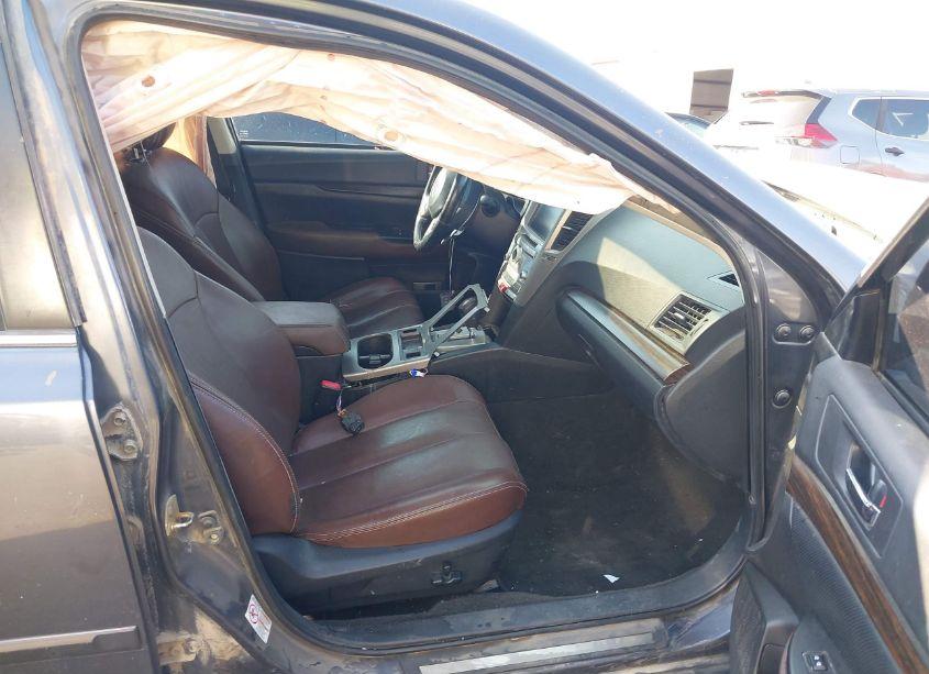 Photo 5 of 2014 Subaru Outback 2.5I LIMITED (VIN 4S4BRCPC4E3228245)