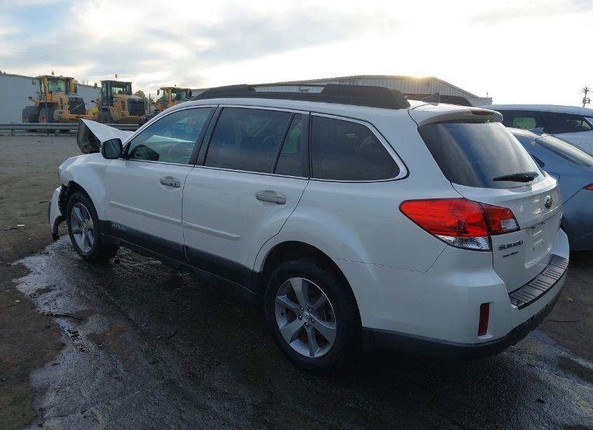 Photo 3 of 2014 Subaru Outback 2.5I LIMITED (VIN 4S4BRCPC9E3280227)