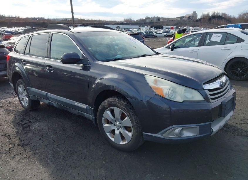 2011 Subaru Outback 3.6R LIMITED (VIN 4S4BRDJC2B2401695) main photo