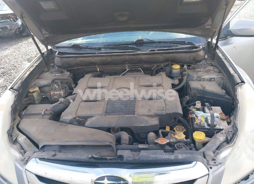 Photo 10 of 2011 Subaru Outback 3.6R LIMITED (VIN 4S4BRDKC3B2365854)