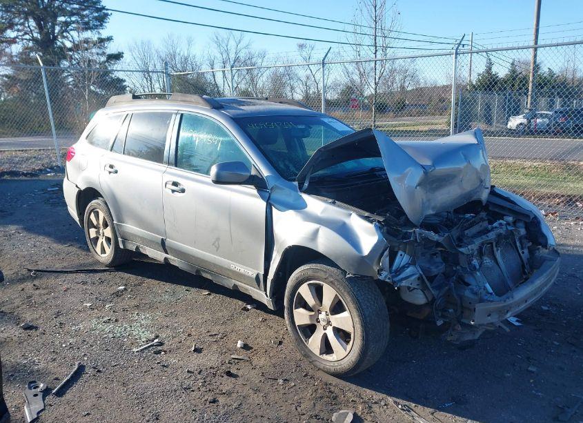 2011 Subaru Outback 3.6R LIMITED (VIN 4S4BRDKC3B2440911) main photo