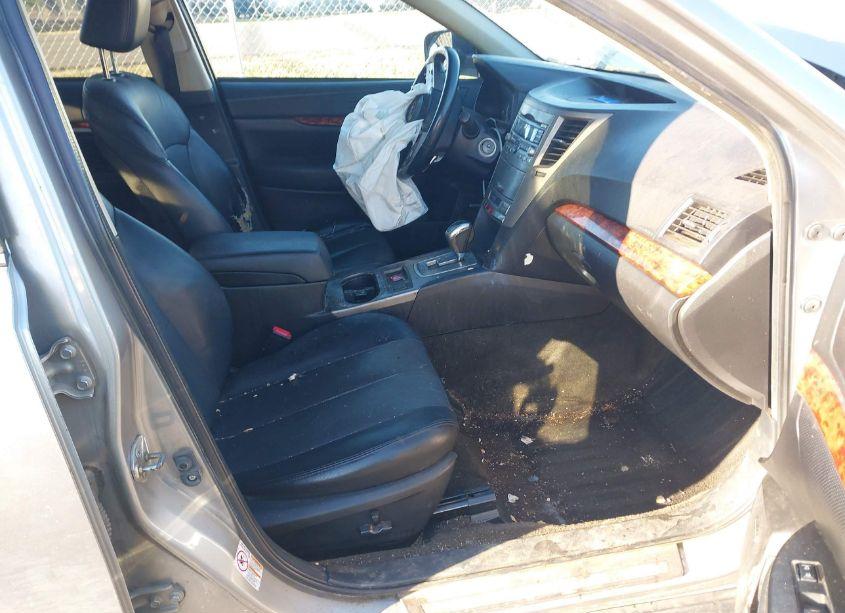 Photo 5 of 2011 Subaru Outback 3.6R LIMITED (VIN 4S4BRDKC3B2440911)