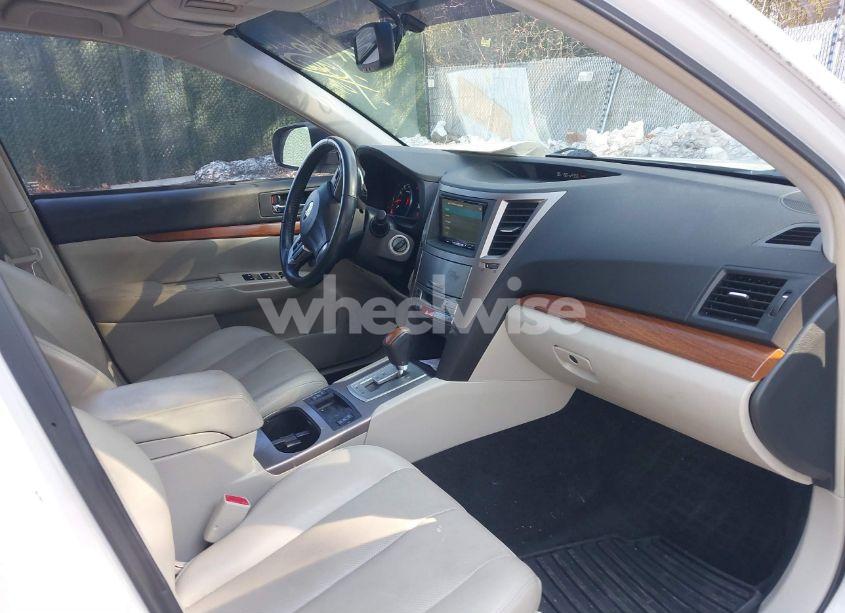 Photo 5 of 2013 Subaru Outback 3.6R LIMITED (VIN 4S4BRDKC3D2274764)