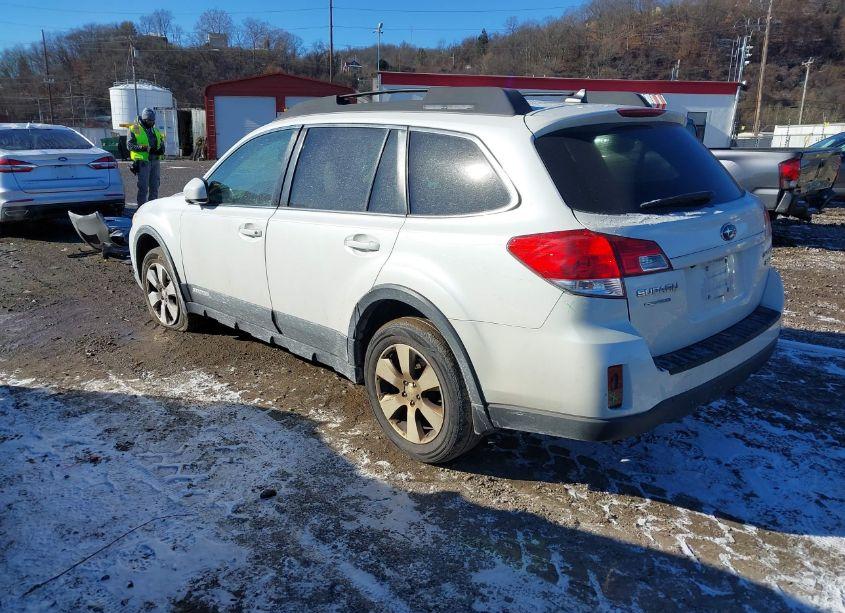 Photo 3 of 2011 Subaru Outback 3.6R LIMITED (VIN 4S4BRDKC4B2354457)