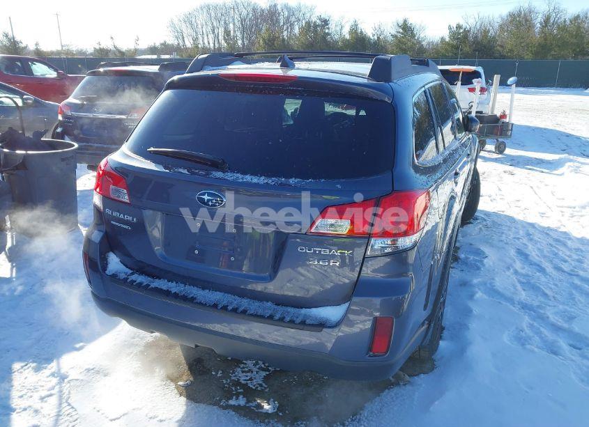 Photo 4 of 2014 Subaru Outback 3.6R LIMITED (VIN 4S4BRDLC2E2225362)