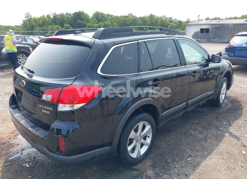 Photo 4 of 2014 Subaru Outback 3.6R LIMITED (VIN 4S4BRDLC4E2280332)