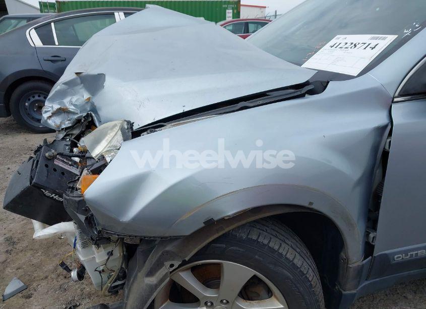 Photo 18 of 2014 Subaru Outback 3.6R LIMITED (VIN 4S4BRDLC6E2327537)