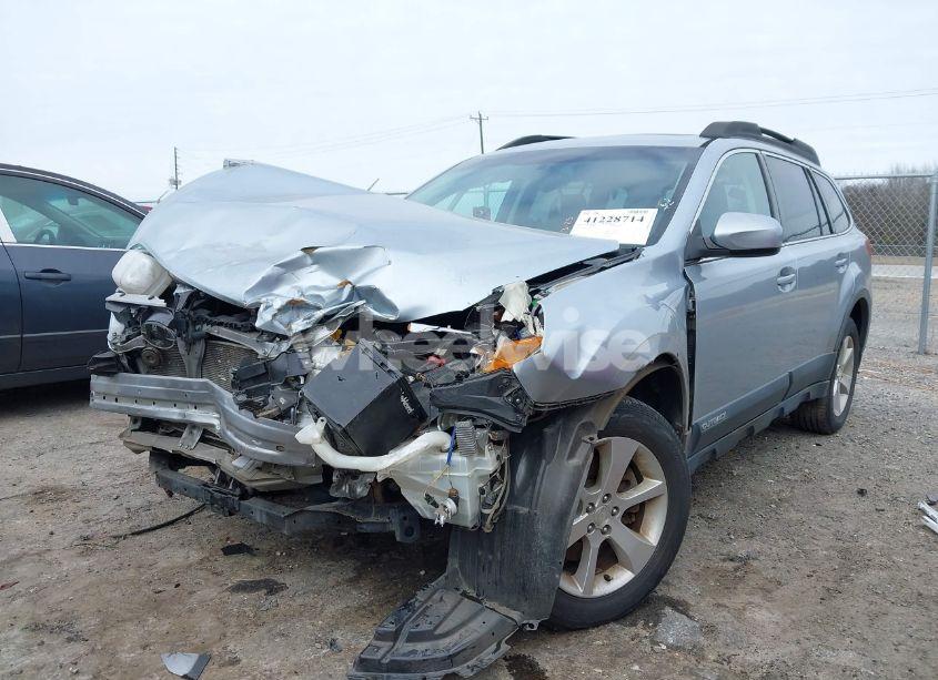 Photo 2 of 2014 Subaru Outback 3.6R LIMITED (VIN 4S4BRDLC6E2327537)