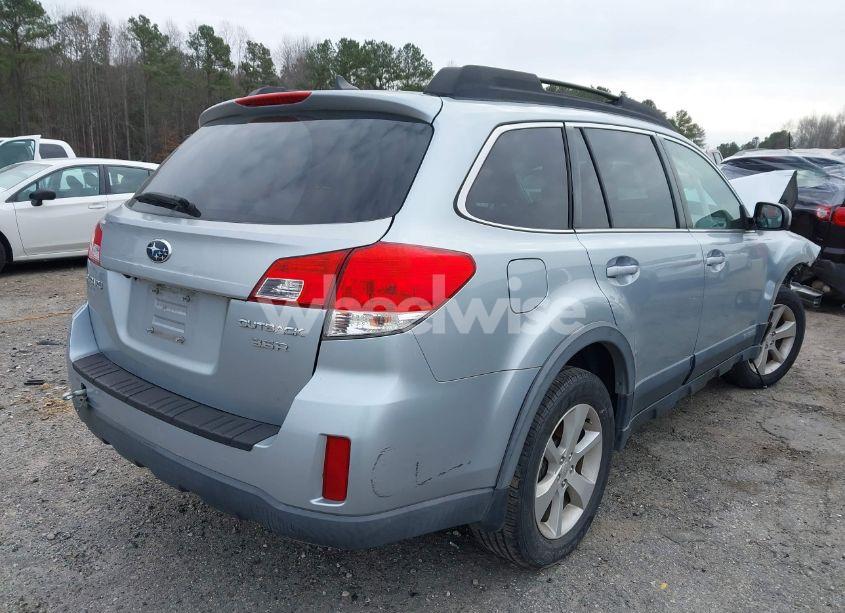 Photo 4 of 2014 Subaru Outback 3.6R LIMITED (VIN 4S4BRDLC6E2327537)