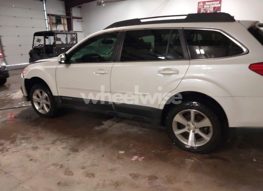 Photo 13 of 2014 Subaru Outback 3.6R LIMITED (VIN 4S4BRDLC7E2290658)
