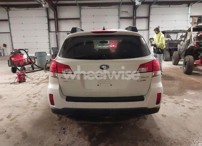 Photo 15 of 2014 Subaru Outback 3.6R LIMITED (VIN 4S4BRDLC7E2290658)