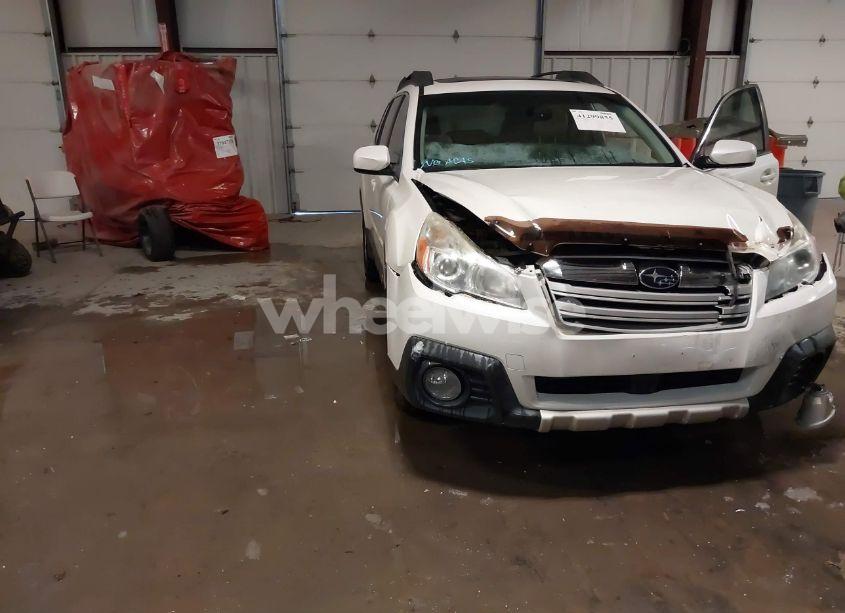 Photo 6 of 2014 Subaru Outback 3.6R LIMITED (VIN 4S4BRDLC7E2290658)
