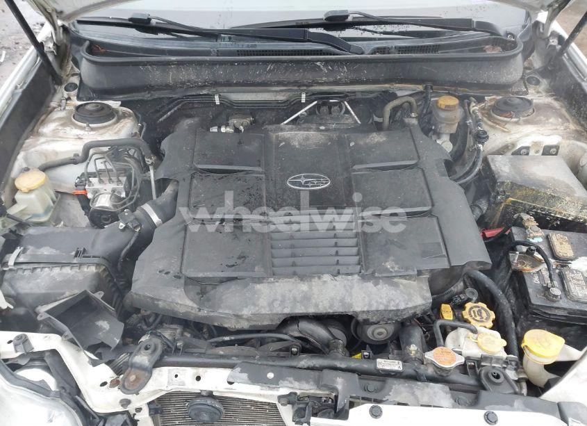 Photo 10 of 2014 Subaru Outback 3.6R LIMITED (VIN 4S4BRDLCXE2206560)