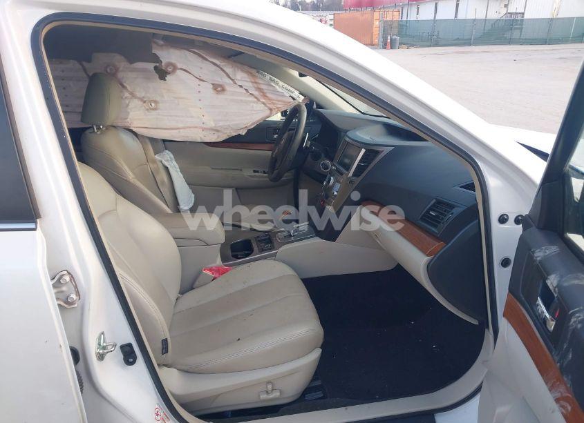 Photo 5 of 2013 Subaru Outback 3.6R LIMITED (VIN 4S4BRDPC4D2286124)