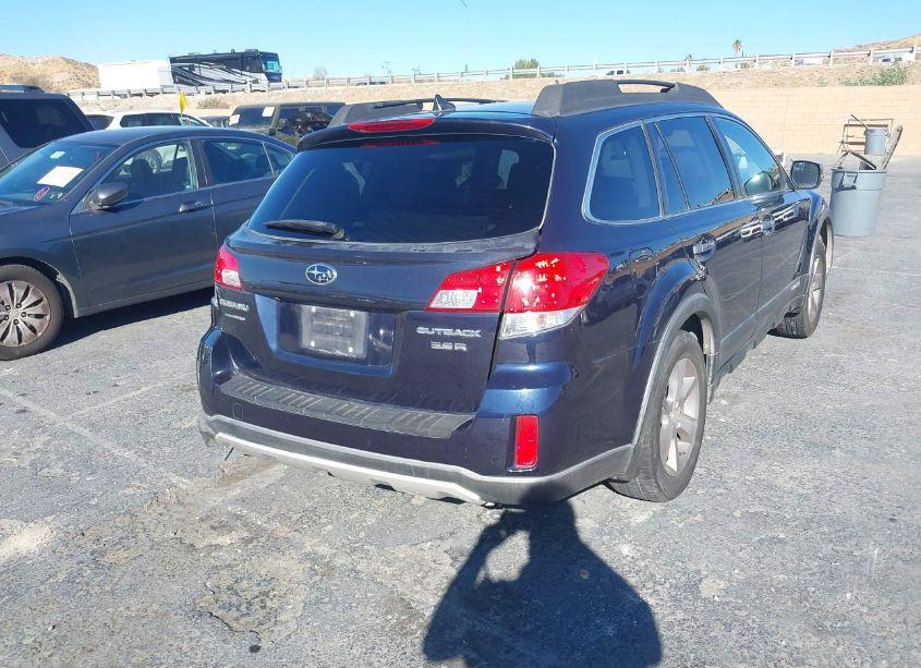 Photo 4 of 2014 Subaru Outback 3.6R LIMITED (VIN 4S4BRDPC5E2256812)