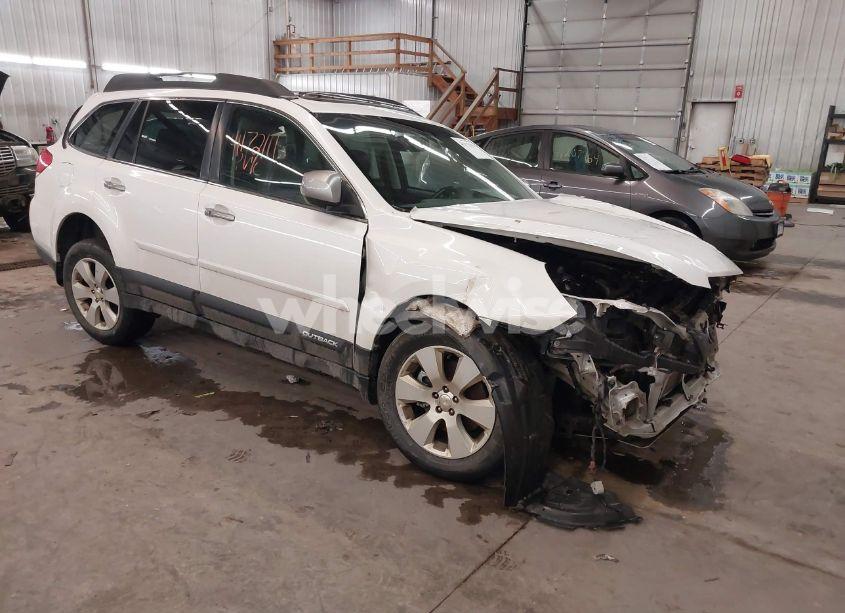 2013 Subaru Outback 3.6R LIMITED (VIN 4S4BRDSC0D2313620) main photo