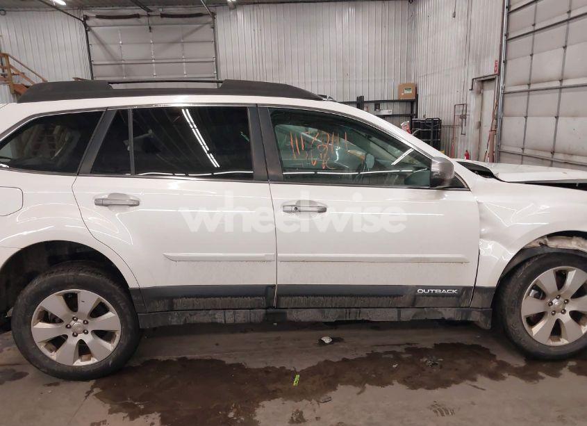 Photo 13 of 2013 Subaru Outback 3.6R LIMITED (VIN 4S4BRDSC0D2313620)
