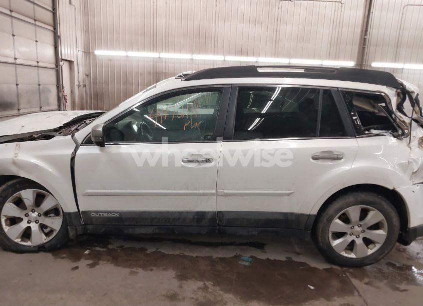 Photo 14 of 2013 Subaru Outback 3.6R LIMITED (VIN 4S4BRDSC0D2313620)