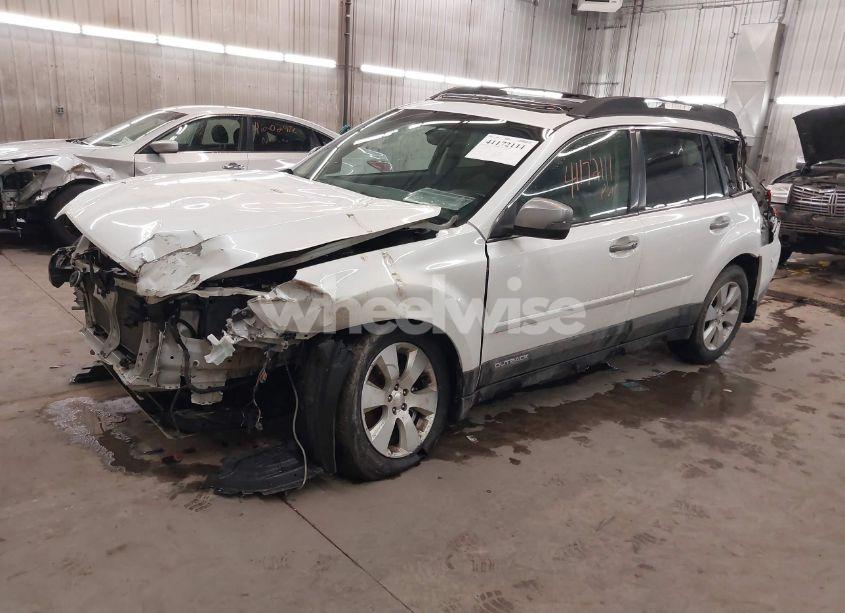 Photo 2 of 2013 Subaru Outback 3.6R LIMITED (VIN 4S4BRDSC0D2313620)