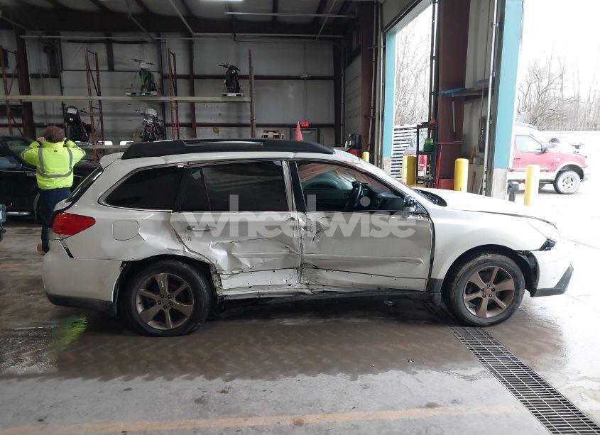 Photo 13 of 2013 Subaru Outback 3.6R LIMITED (VIN 4S4BRDSC2D2316938)