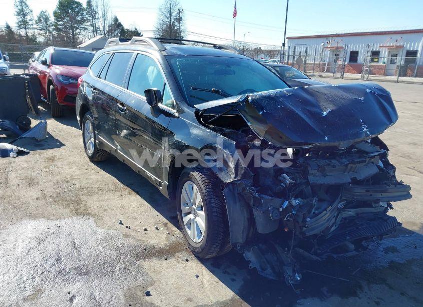 2018 Subaru Outback (VIN 4S4BSAAC1J3230997) main photo