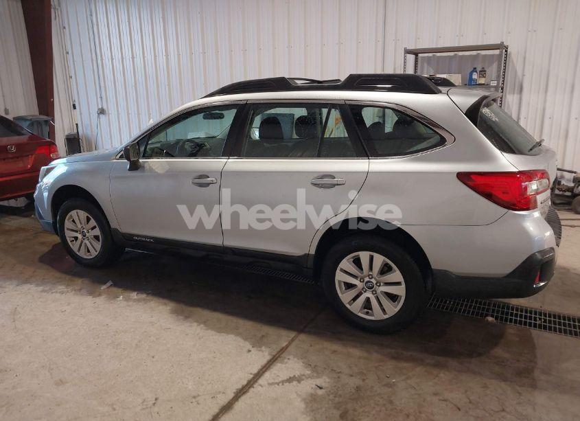 Photo 14 of 2018 Subaru Outback 2.5I (VIN 4S4BSAAC5J3298879)