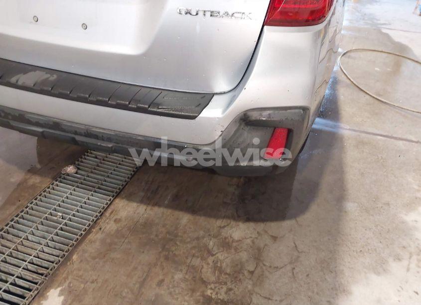 Photo 6 of 2018 Subaru Outback 2.5I (VIN 4S4BSAAC5J3298879)