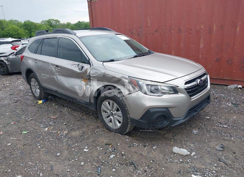 2018 Subaru Outback 2.5I (VIN 4S4BSAAC7J3257394) main photo