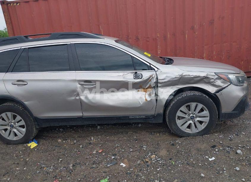 Photo 6 of 2018 Subaru Outback 2.5I (VIN 4S4BSAAC7J3257394)