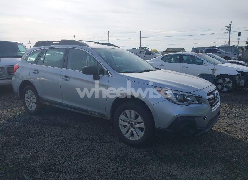 2018 Subaru Outback 2.5I (VIN 4S4BSAAC7J3302012) main photo