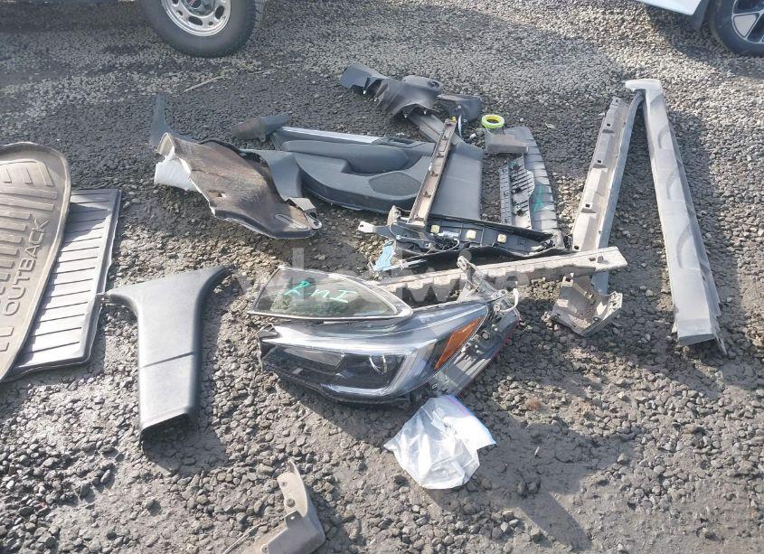 Photo 12 of 2018 Subaru Outback 2.5I (VIN 4S4BSAAC7J3302012)