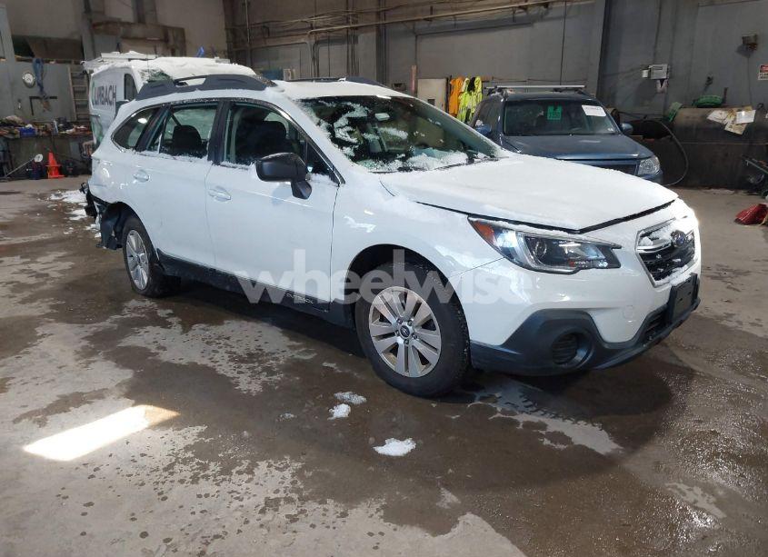 2018 Subaru Outback 2.5I (VIN 4S4BSAACXJ3280314) main photo