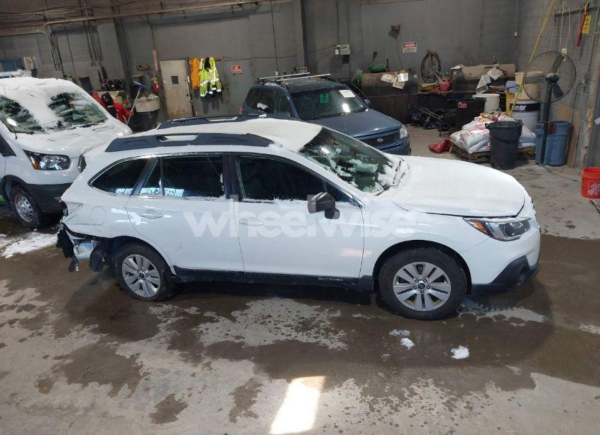 Photo 13 of 2018 Subaru Outback 2.5I (VIN 4S4BSAACXJ3280314)