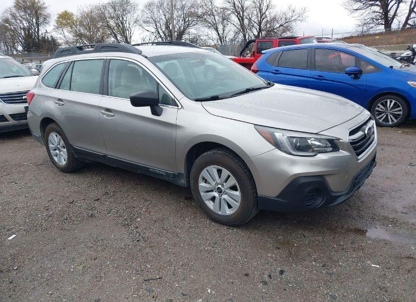 2019 Subaru Outback 2.5I (VIN 4S4BSABC1K3300272) main photo